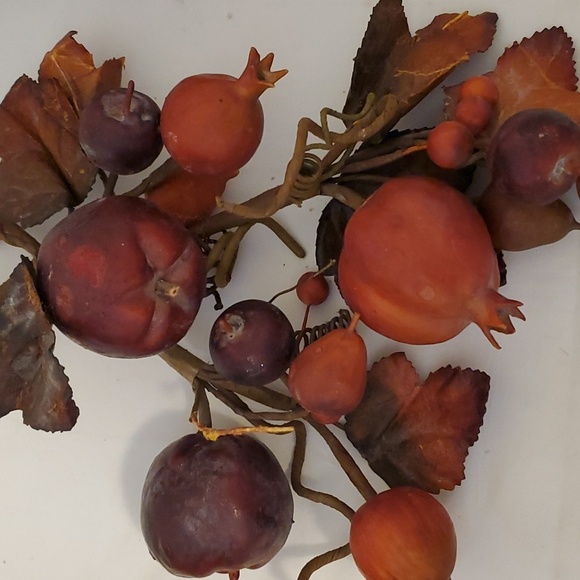 Frosted Fruit And Candle Ring - Picture 5 of 6